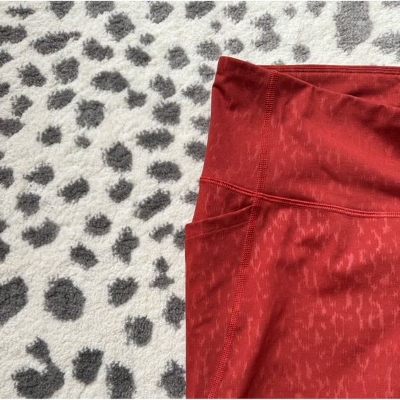 Women’s Old Navy Burnt Orange Performance Leggings - Size Large - Picture 4 of 8